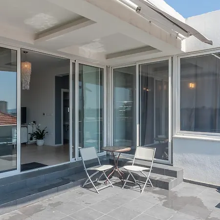 Penthouse Apartment *