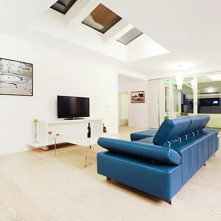 Penthouse Apartment *